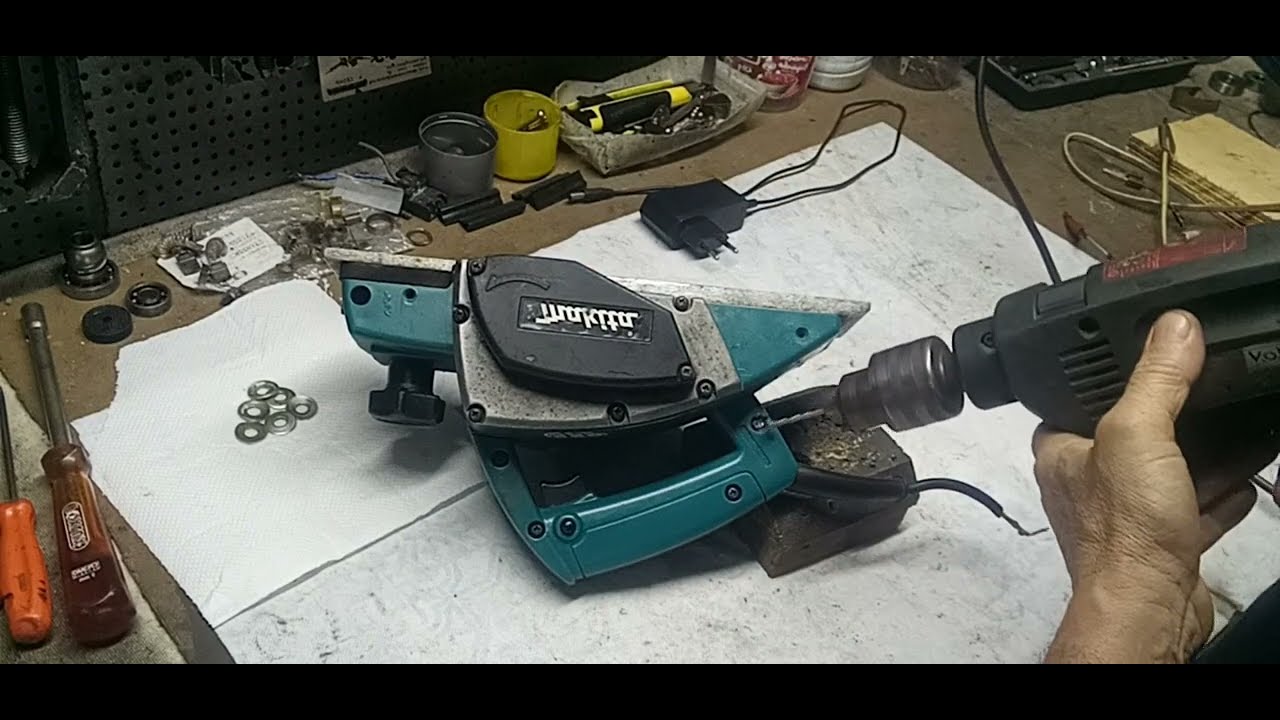CEMAK- PLAINA MAKITA MKPO8O O BENDITO PARAFUSO 🔩 QUE NÃO SAIA 
