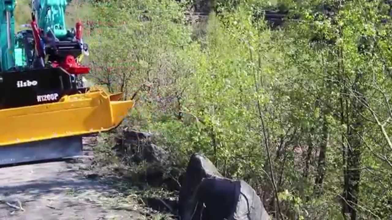 Kobelco SK75SR med p&aring;montert Ilsbo Krattknuser