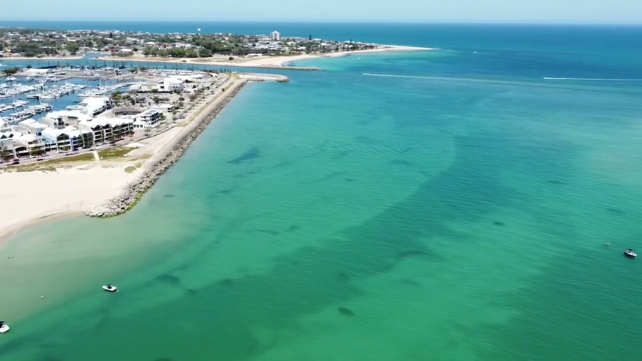 Mandurah Town Beach.  Four Winns Vista 288 on anchor.