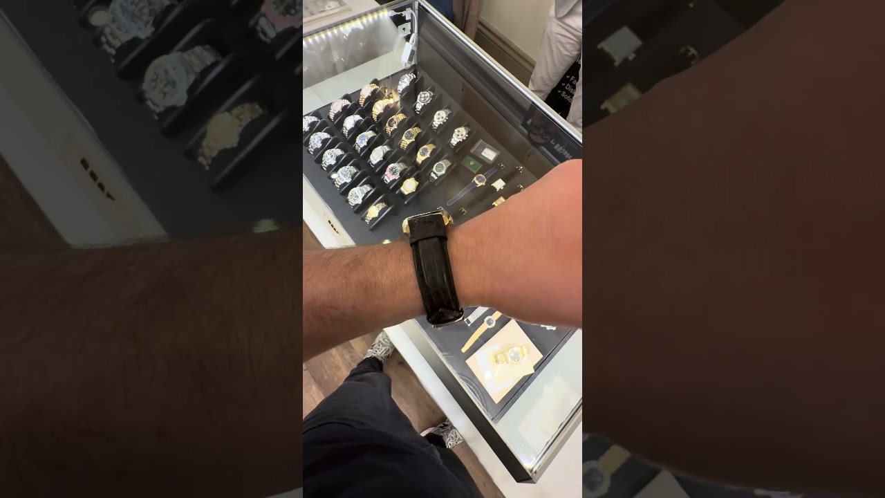 Jaeger-LeCoultre Reverso &mdash; легендарные переворачивающиеся часы с элегантным арт-деко дизайном.