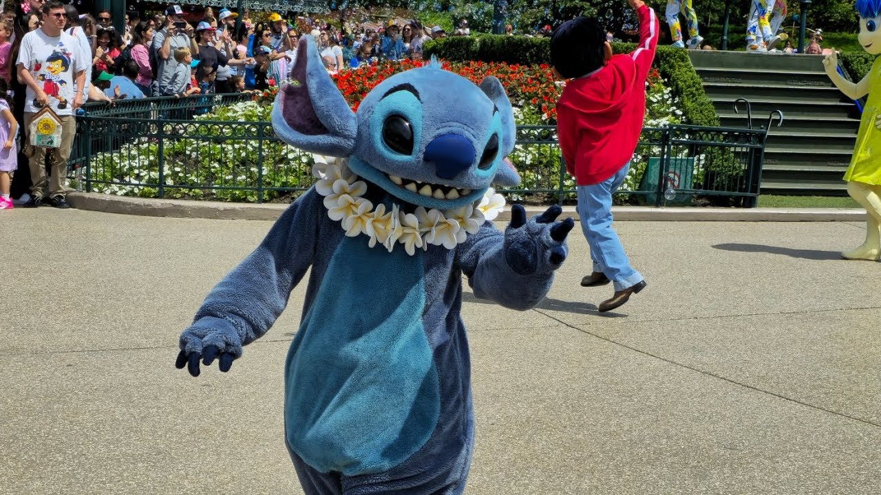 A millions spashes of colour  juin 2024 DISNEYLAND Paris