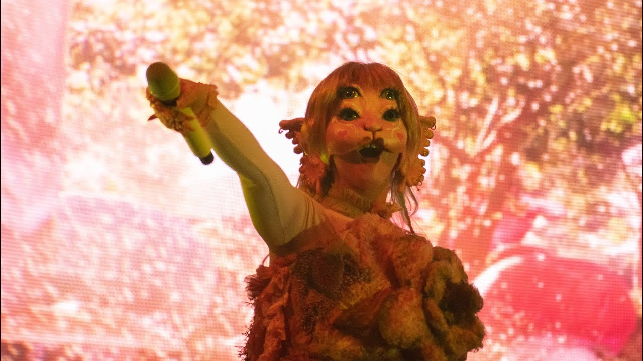 Completion of Melanie Martinez fails/cute/funny Moments on the Portals Tour