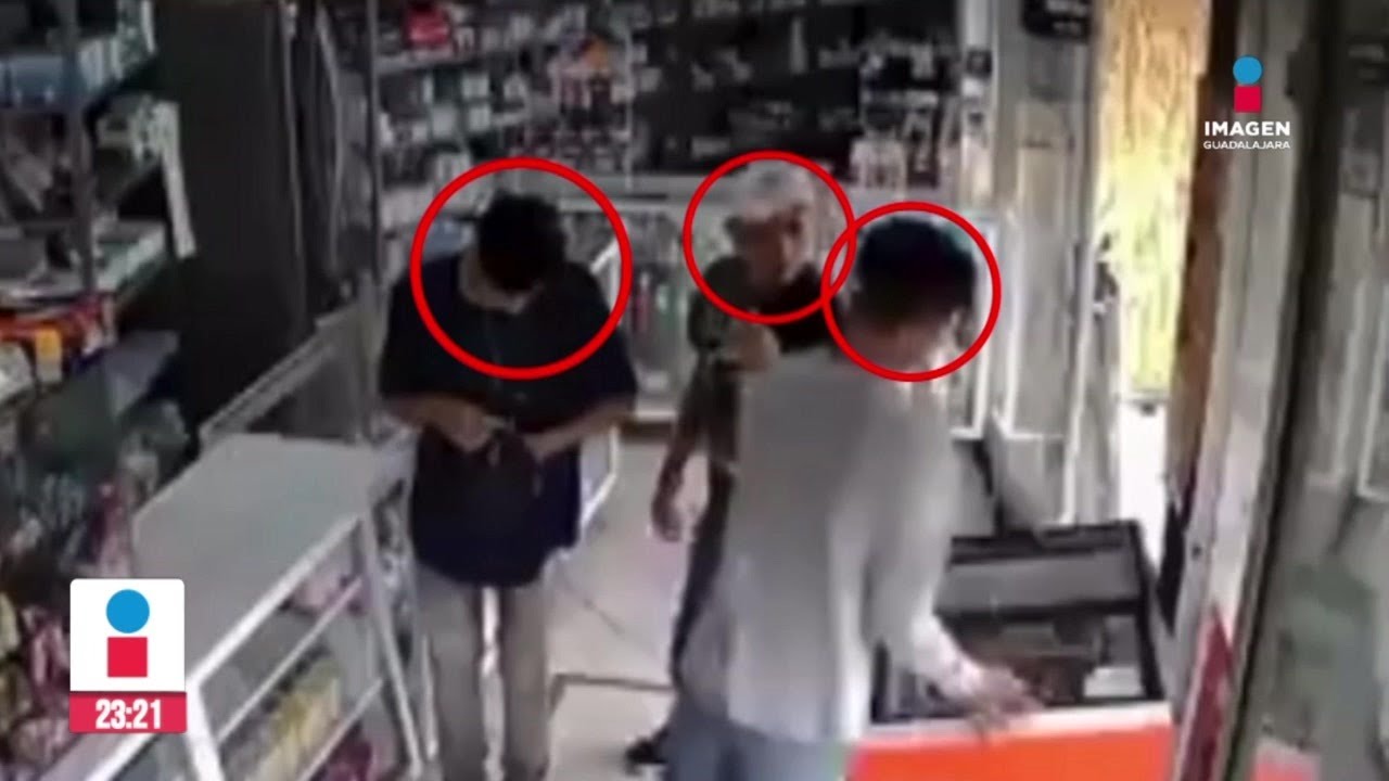 Banda de jóvenes asaltó una farmacia de Zapopan | Noticias GDL con Rey Suárez