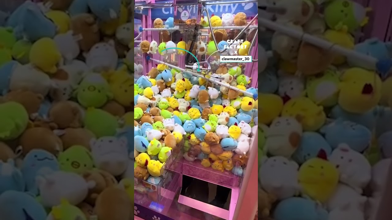 Amazing Claw Machine Hack! 😱🧸 #clawmachine #gamerhacks #prizes Credit: @clawmaster_30