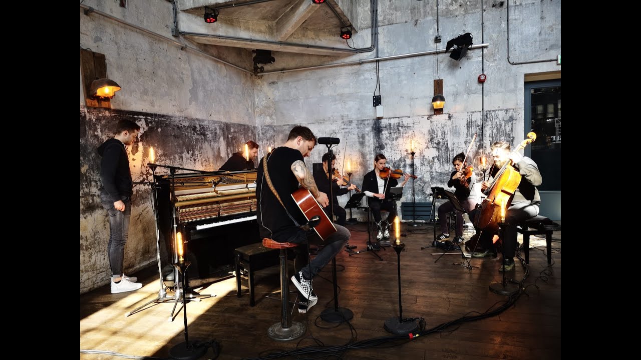 PYRO - Coming Down (ft. Red Limo String Quartet) Live @Fifth Eindhoven