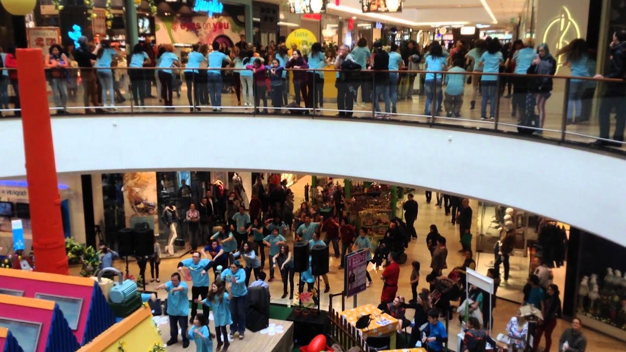 NEMADOMFEL Flashmob az Autizmus vil&aacute;gnapja alkalm&aacute;b&oacute;l // Szeged, &Aacute;rk&aacute;d // 2015.04.02 // (1)