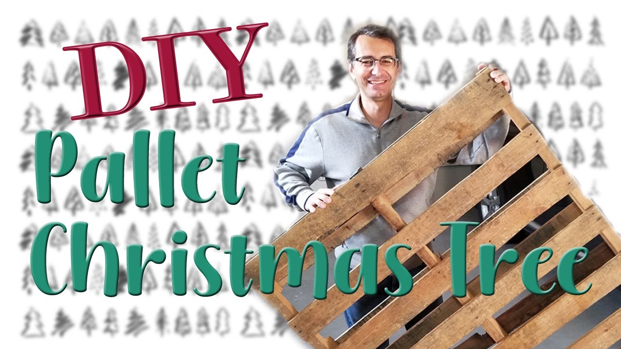 DIY Rustic Pallet Christmas Tree with Solar Lights |  Brighten your holiday front porch décor