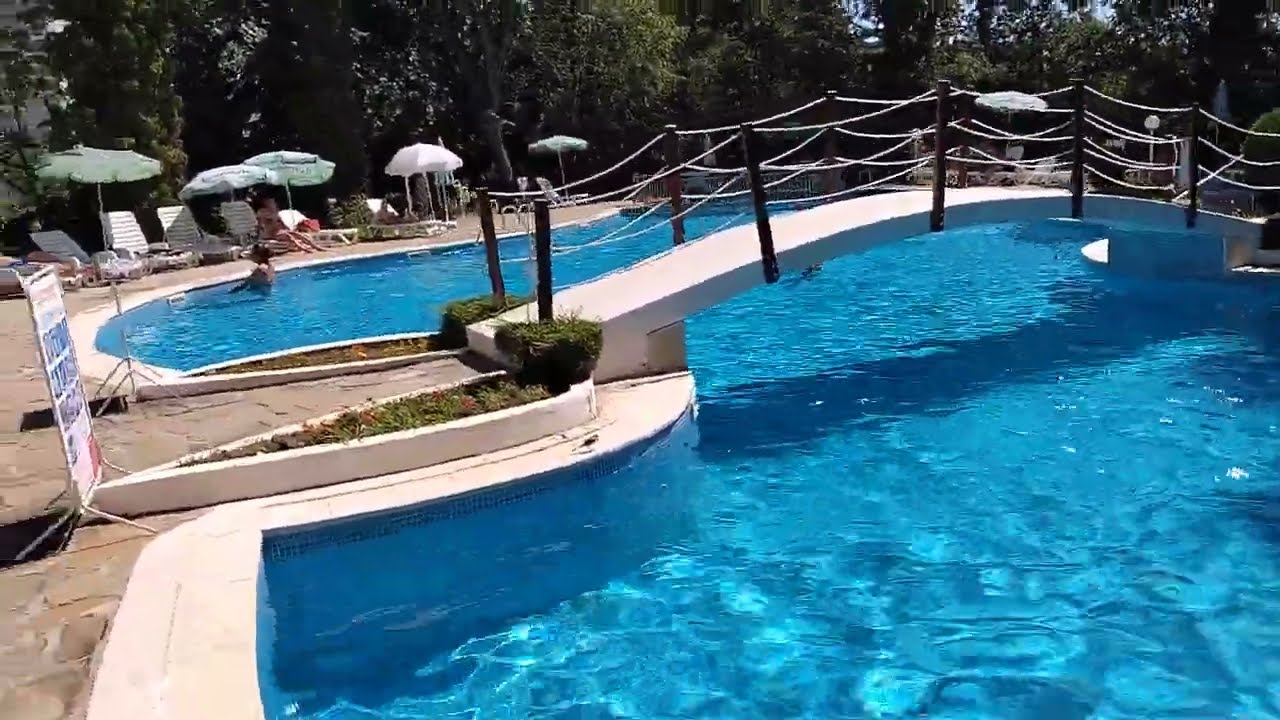 LJULJAK, GOLDEN SANDS, BULGARIA - Външната територия и басейн