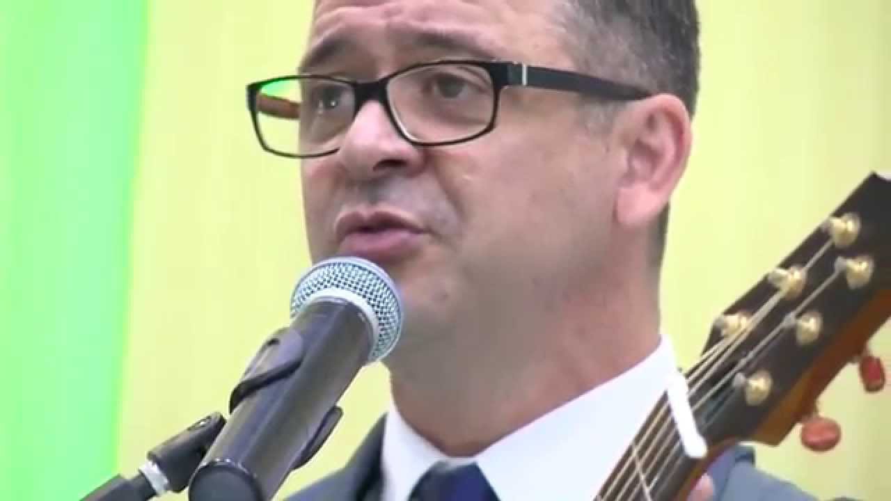 Pr. Emerson Pedrosa Adorando  a DEUS   na AD. Criciúma SC
