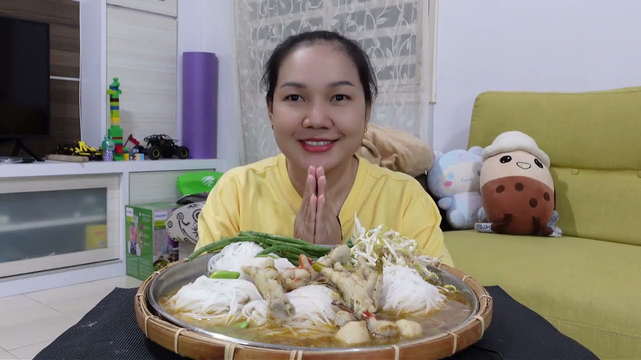 เป็นบ้านอนตื่นมากินขนมจีนน้ำยาป่าเป็นกิโล ห่อขนมจีนน้ำยาตีนไก่จากบ้านเพื่อแซ่บมาก