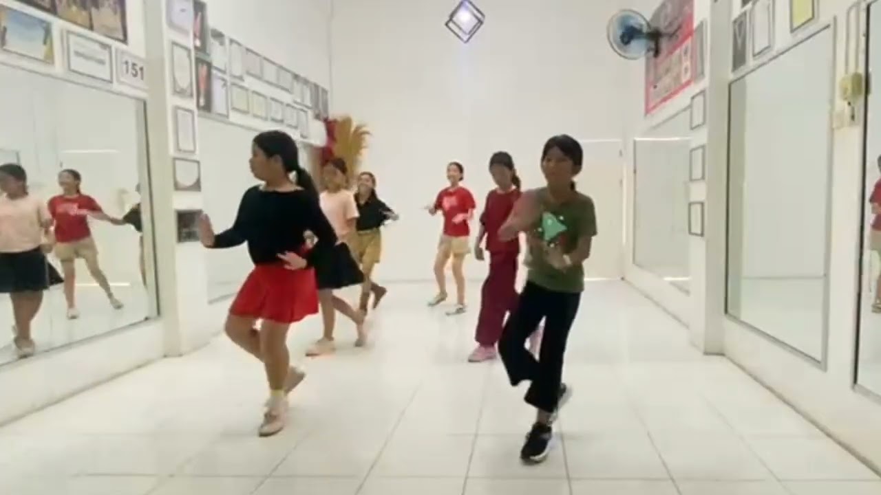 IS IT Linedance|Choreo Nena Moerina (INA)|Demo by LD Kids LLD