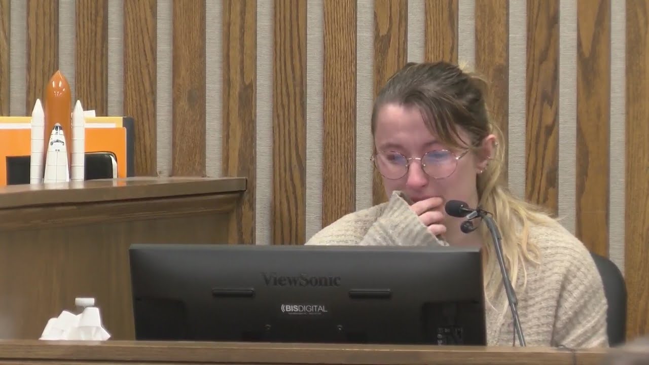 Witness emotionally reads texts questioning Evelyn Boswell's location