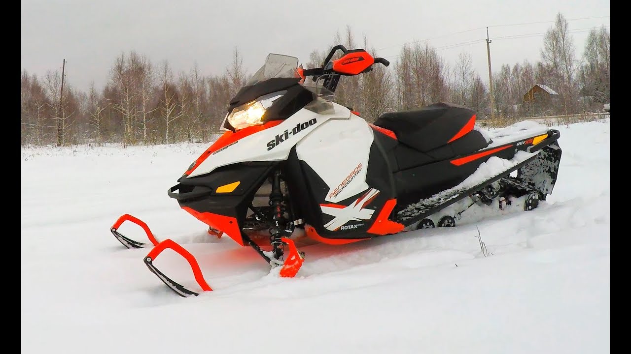 Катаем на снегоходе BRP Renegade по лесу и полю