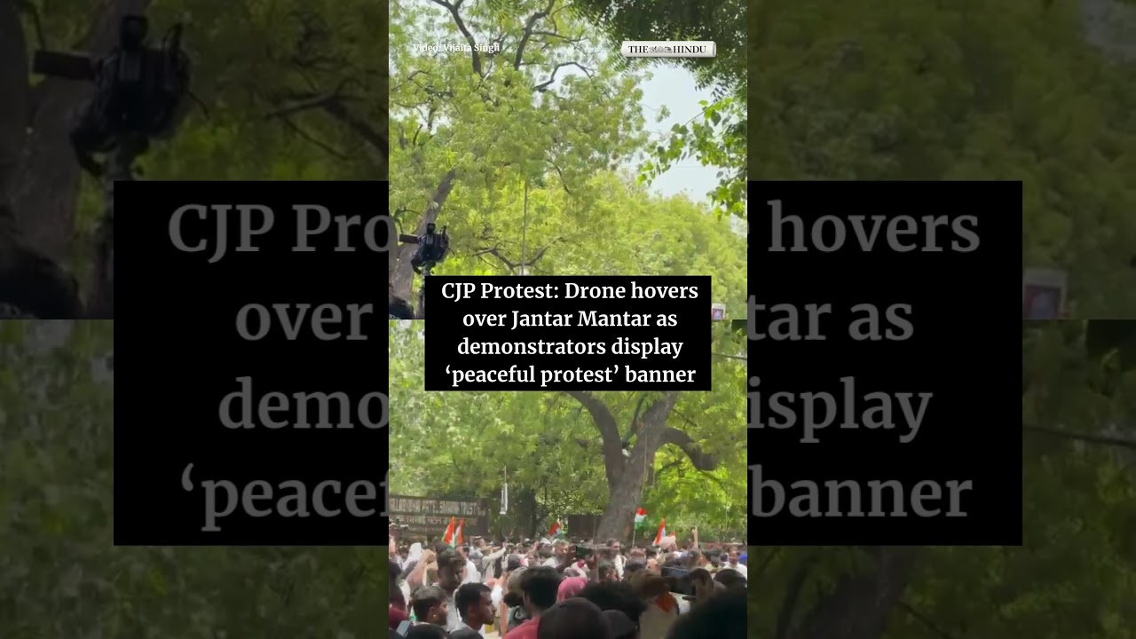 Drone hovers over Jantar Mantar as demonstrators display &lsquo;peaceful protest&rsquo; banner