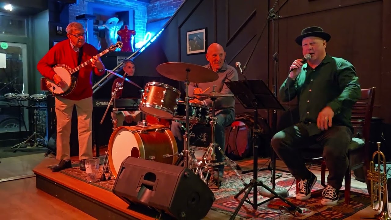 Mike Cowie & John Alphonse,  Bearly's House of Blues, 'You Are My Sunshine'