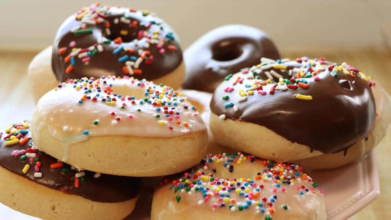 DONAS HORNEADAS y glaseadas suavecitas y esponjosas ( chocolate y azúcar glas)