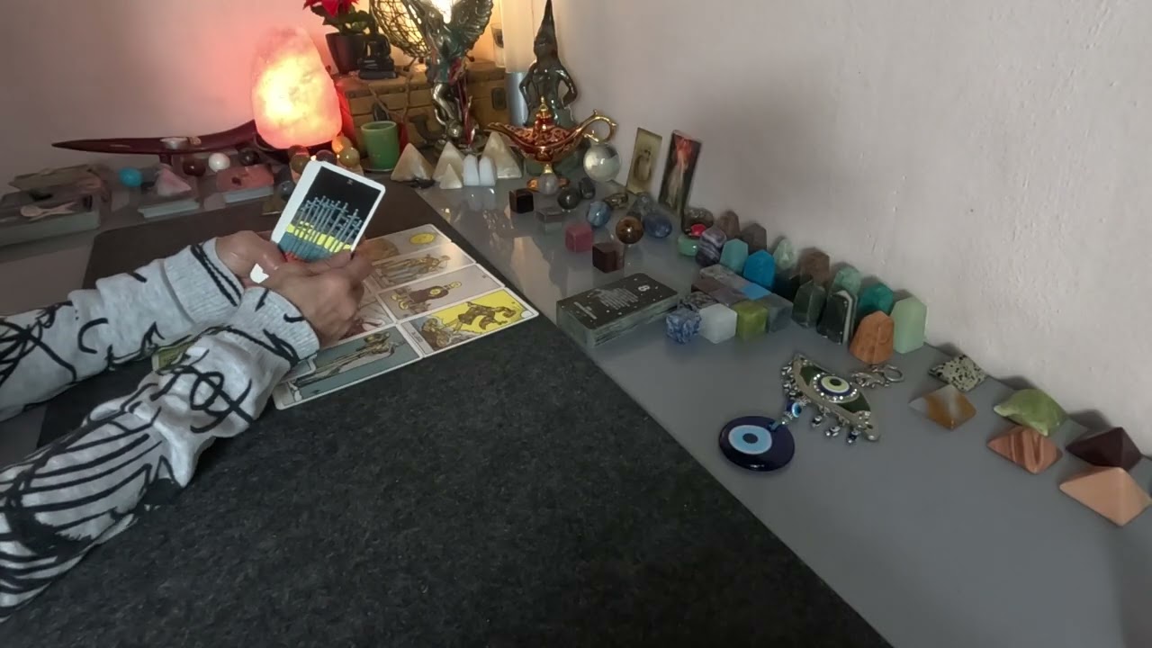 ESTÁ BUSCANDO EL MOMENTO PARA TENER UNA CONVERSACIÓN ACLARATORIA . CREE QUE HA TARDADO MUCHO