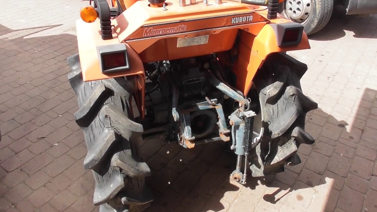Przymiarki do montażu zawieszenia trzypunktowego Kubota B1-15 Bulltra.