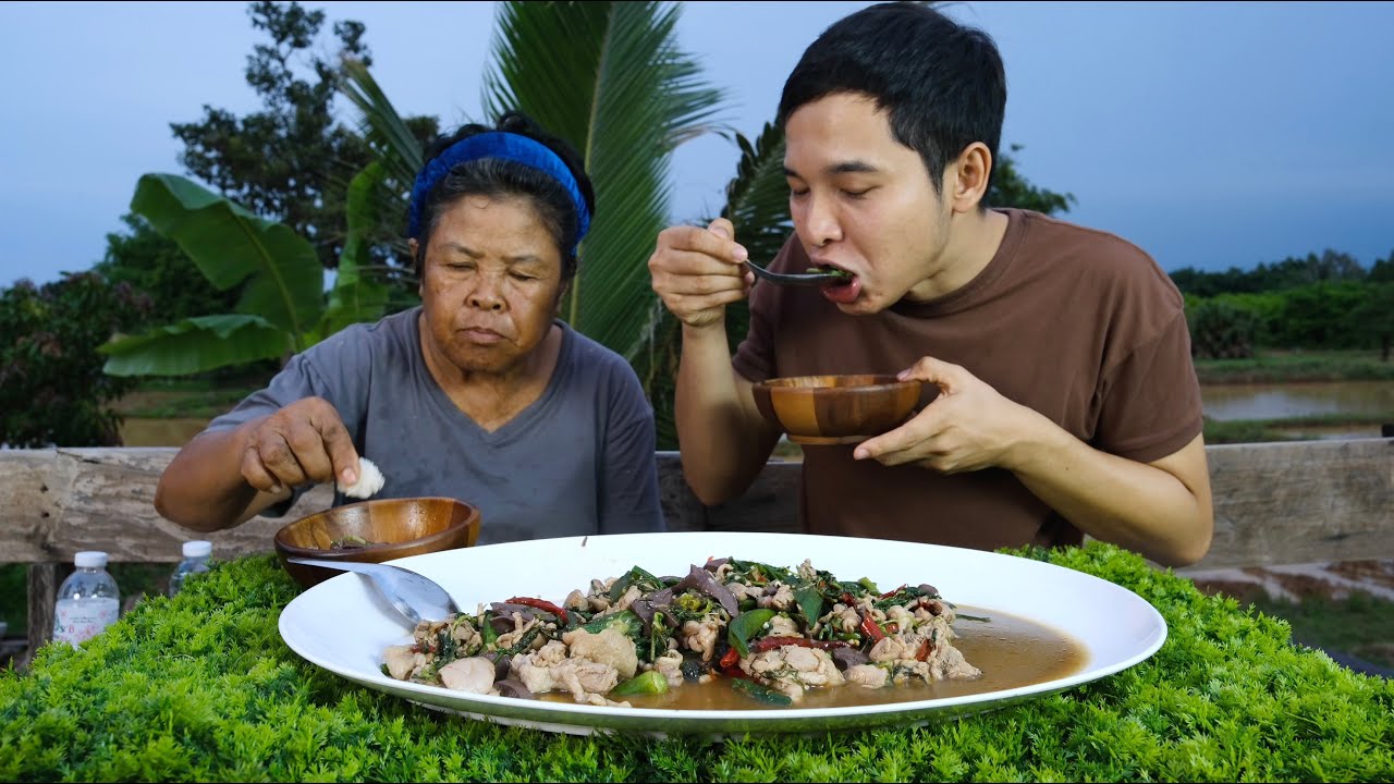 อ่อมไก่ใส่ผักชีลาว วันนี้เสียงเขียดเยอะมาก บรรยากาศหลังฝนตก | อร่อยนัวร์