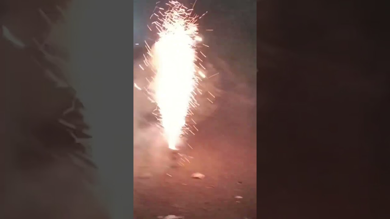Volcano Laser Fireshow klasek #fireworks #petardy #polenb&ouml;ller #ai#experiment #automobile #vuurwerk