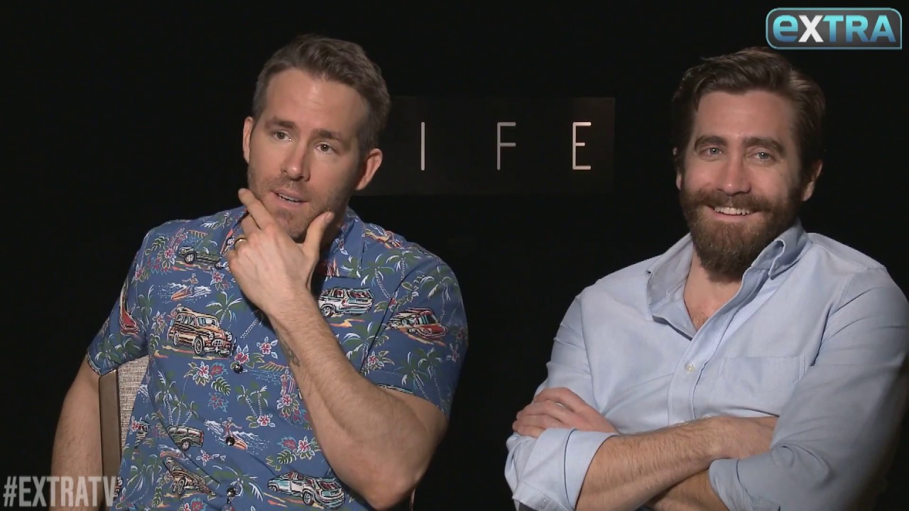 LOL! Ryan Reynolds & Jake Gyllenhaal Go Off the Rails in New ‘Extra’ Interview