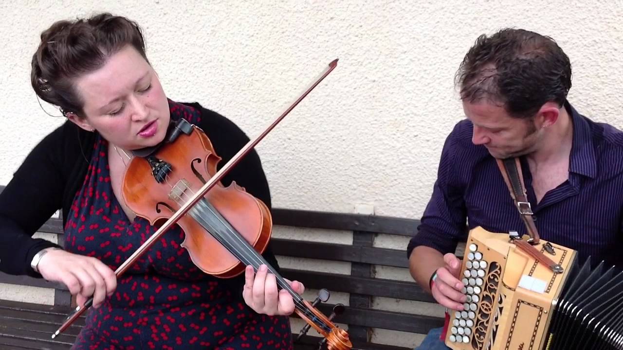Sidmouth Folk Week Backstage Sessions 2012 : Eliza Carthy and Saul Rose