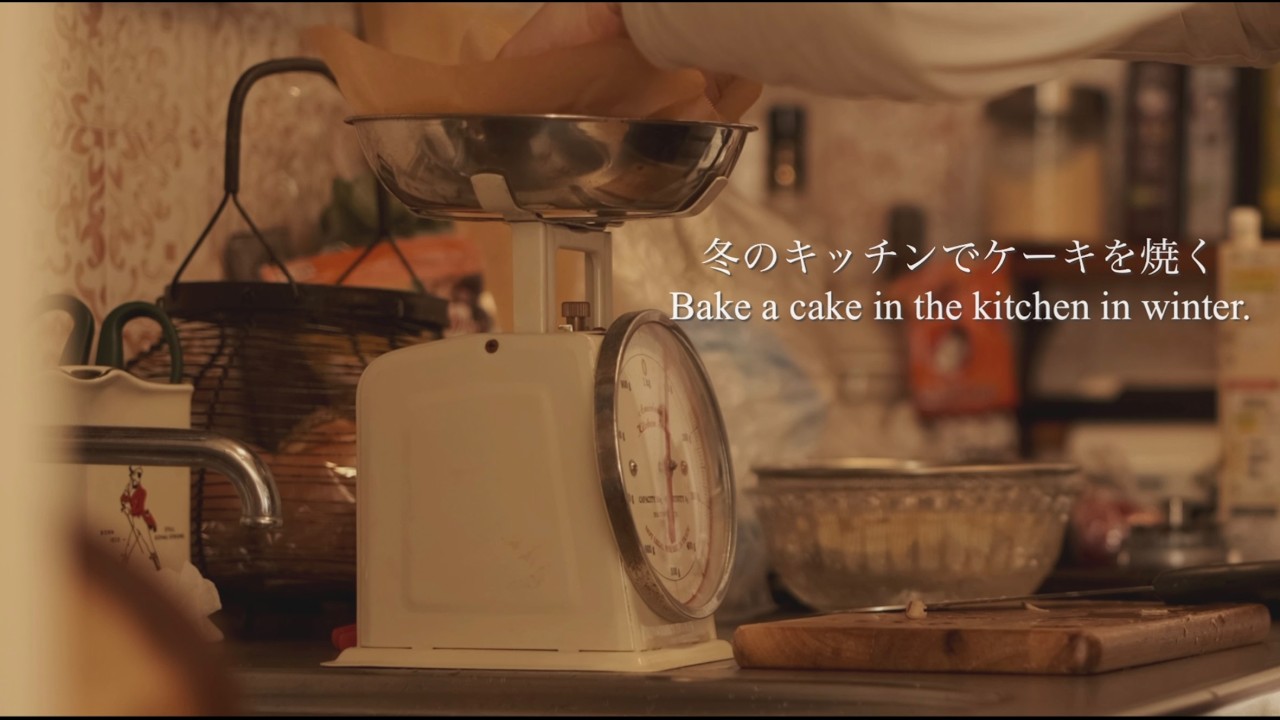 冬の終わりのキッチンで/さつまいものケーキを焼いて/アンティークを愛でる朝/Bake a cake in the kitchen in winter.