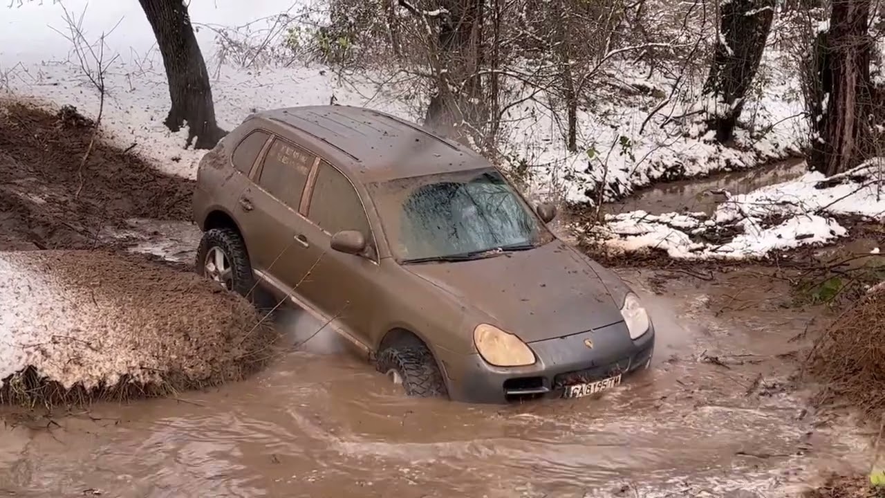 Porsche Cayenne 4.5S V8 in a Hard Off road Fight 💪🎅💪