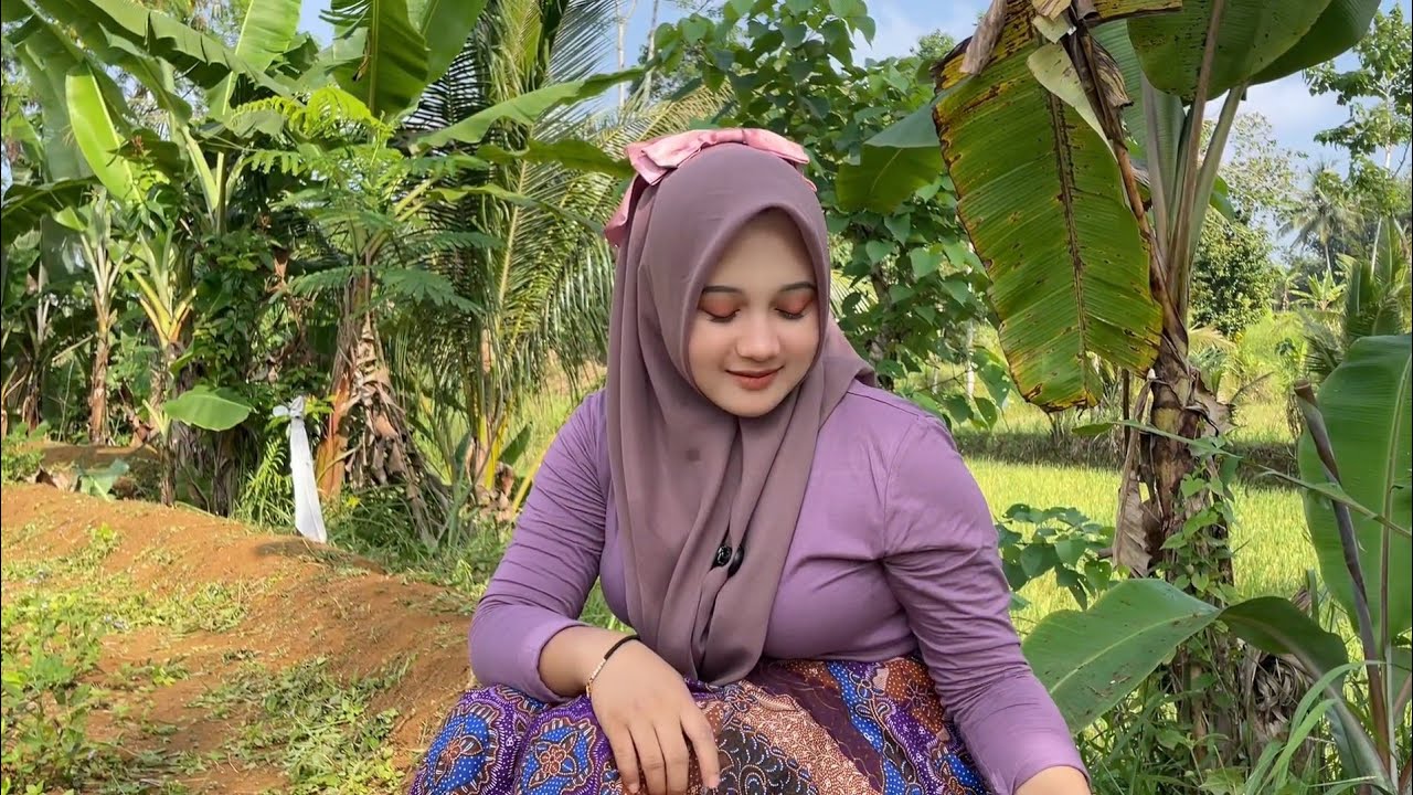 NENG SARI GADIS DESA CANTIK YANG TINGGAL DI GUBUK TENGAH HUTAN KINI SIAP DI LAMAR..???