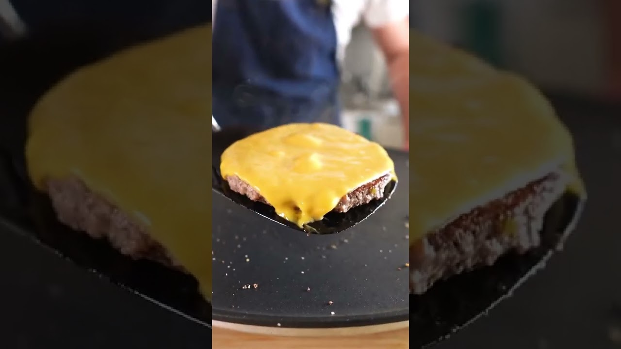 #shorts How to Melt Cheese on a Cheeseburger @thee_burger_dude