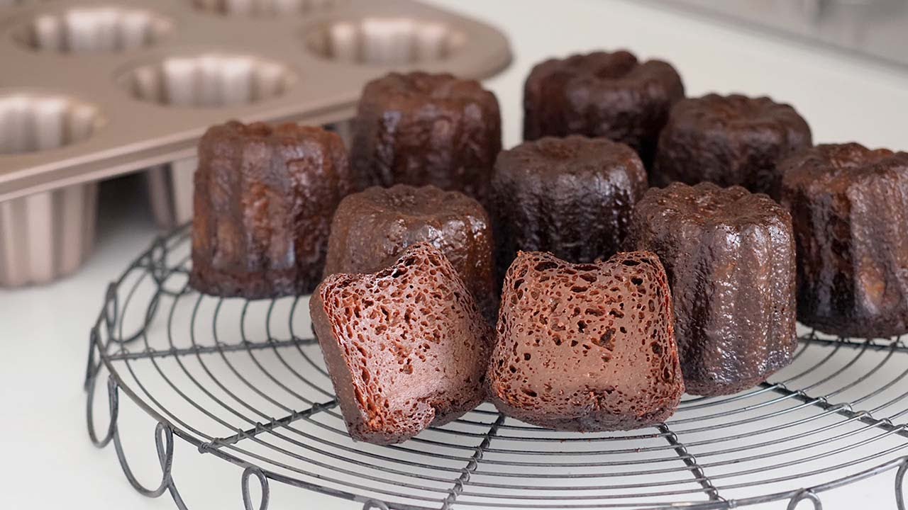 外かり中もちっなチョコカヌレのレシピと型の紹介🥣