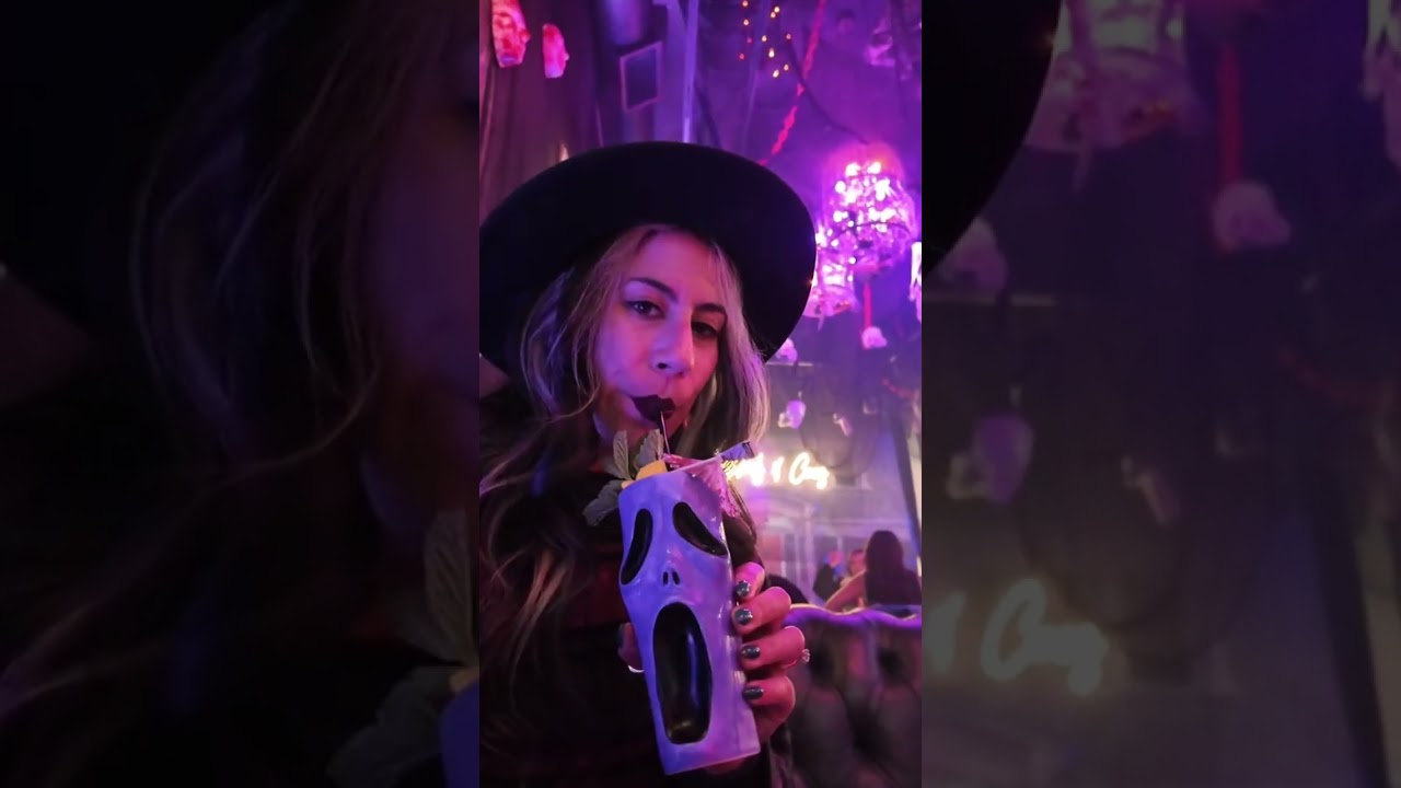 🎃 Halloween at 🩸 A pop-up bar in Livermore, CA is open for spooky season 🍷 They have an amazing
