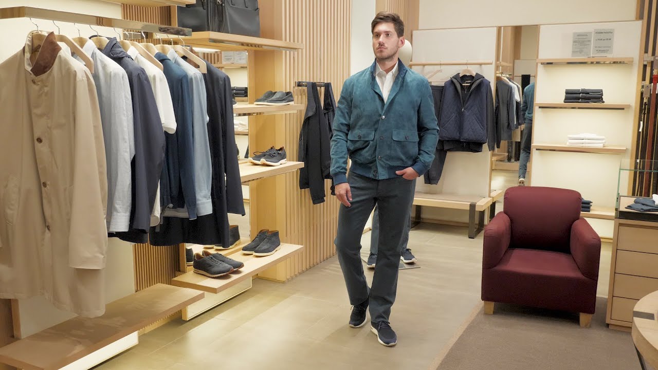 Мужской образ от Loro Piana: акцент на замшевый бомбер и кроссовки 360 Lp Walk