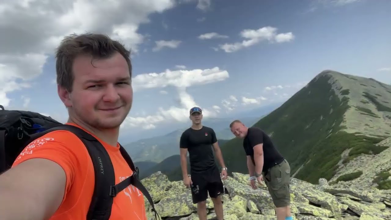 Довбушанка і Ведмежик. Карпати.