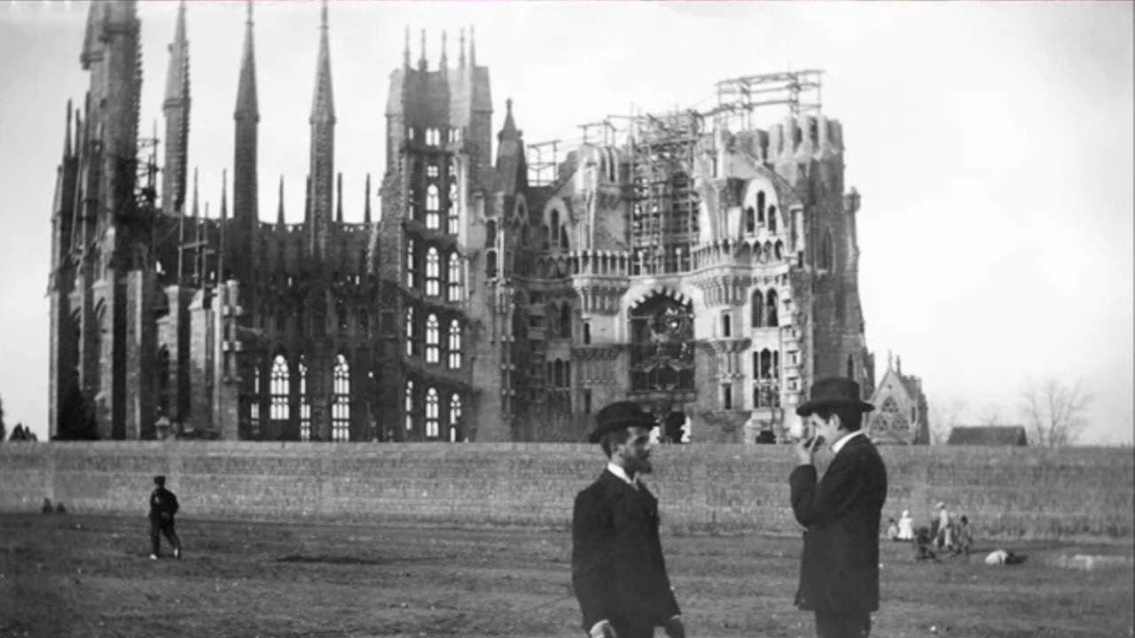 La Sagrada Familia construction timeline (1882-2026)