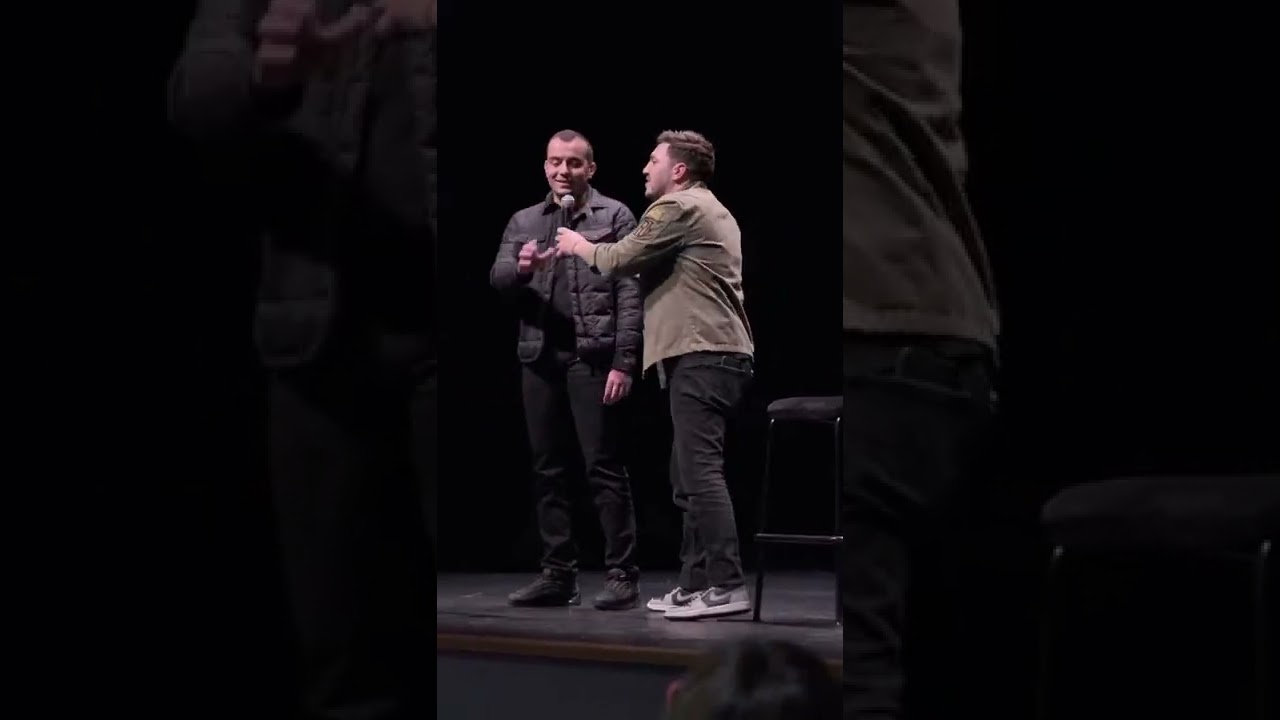 Il a fait une demande de mariage après le spéctacle.. 💍😂