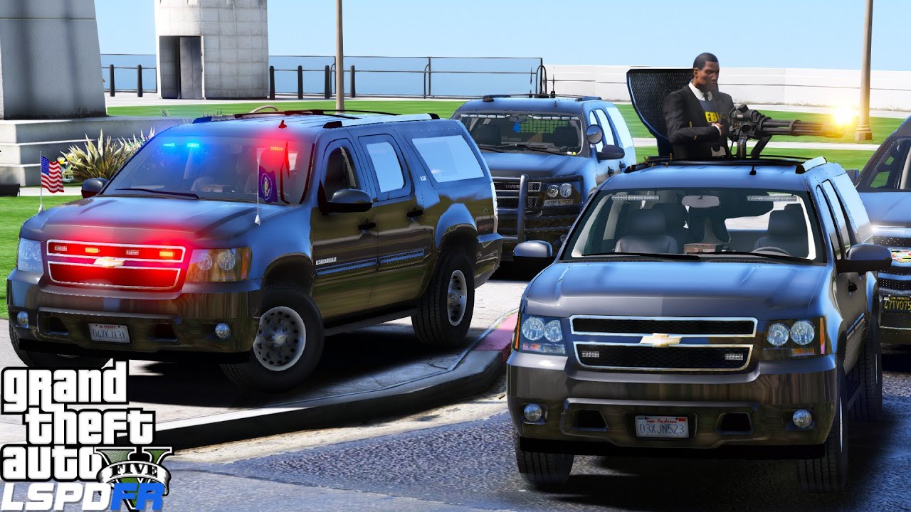 Suburban Pop Out Gatling Gun Defending VIP Convoy Attack in GTA 5