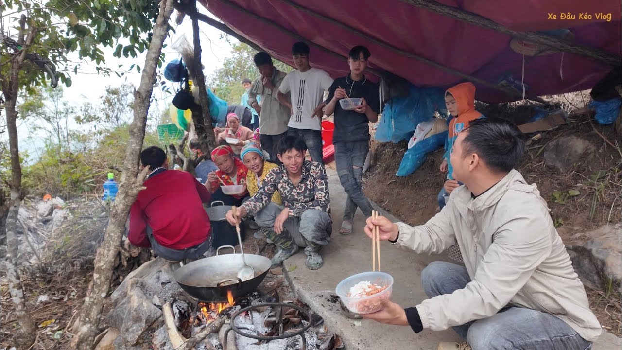 T30 Đường Lũng Chàm | Bữa cơm Tôm rang lá chanh, nhận thêm xi măng từ Team Phạm Dũng