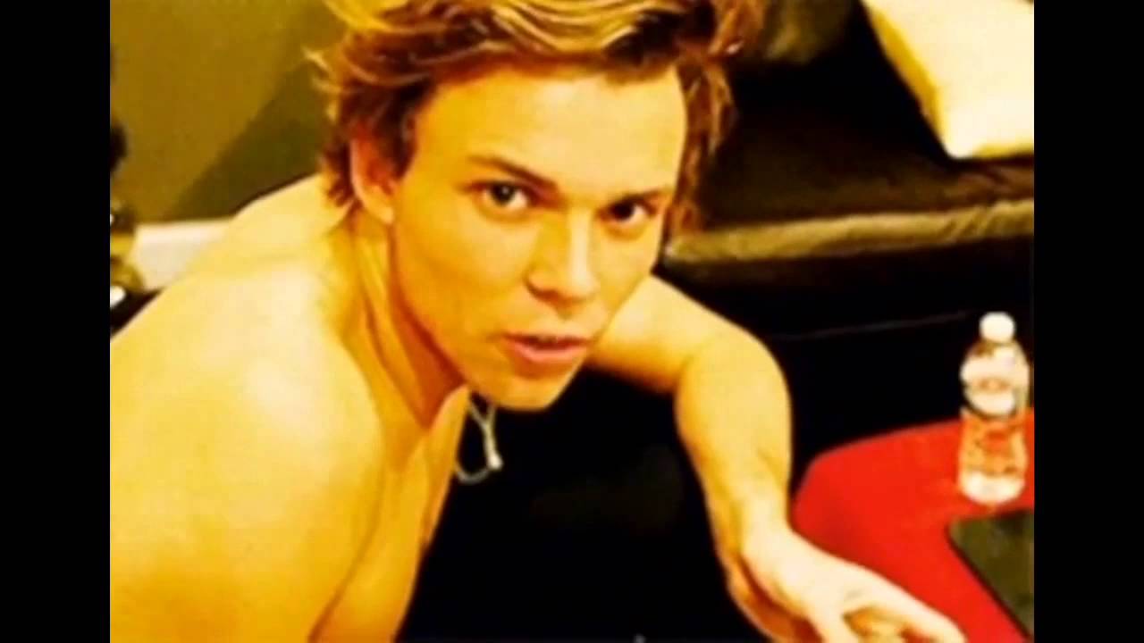 ashton irwin | catch me