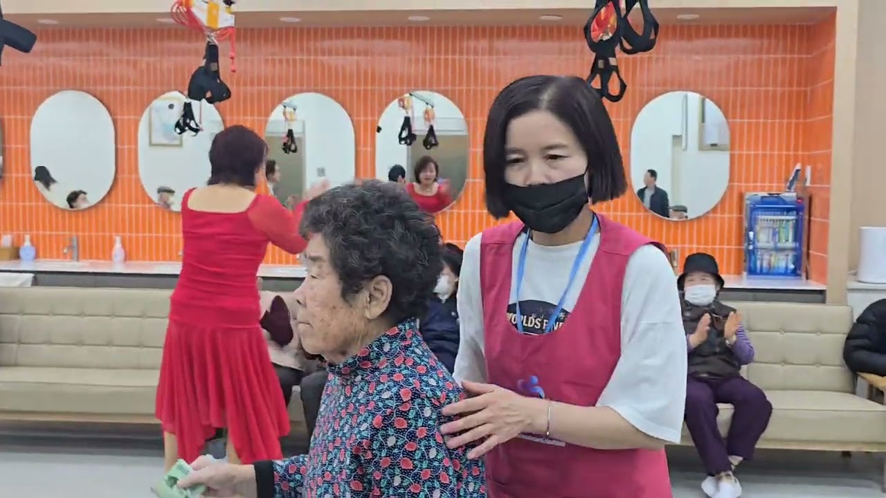 손순희, 동백아가씨 / 이미자 (2026년 2월 11일 아모르주간보호 / 촬영 : 김장식가수님)