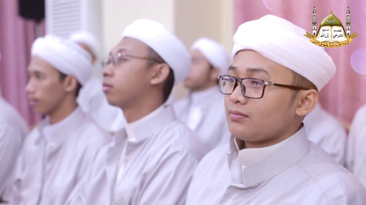 مقتطفات من حفل تخرج طلاب الدفعة الأولى والثانية من كلية الإمام الشافعي للعلوم الشرعية