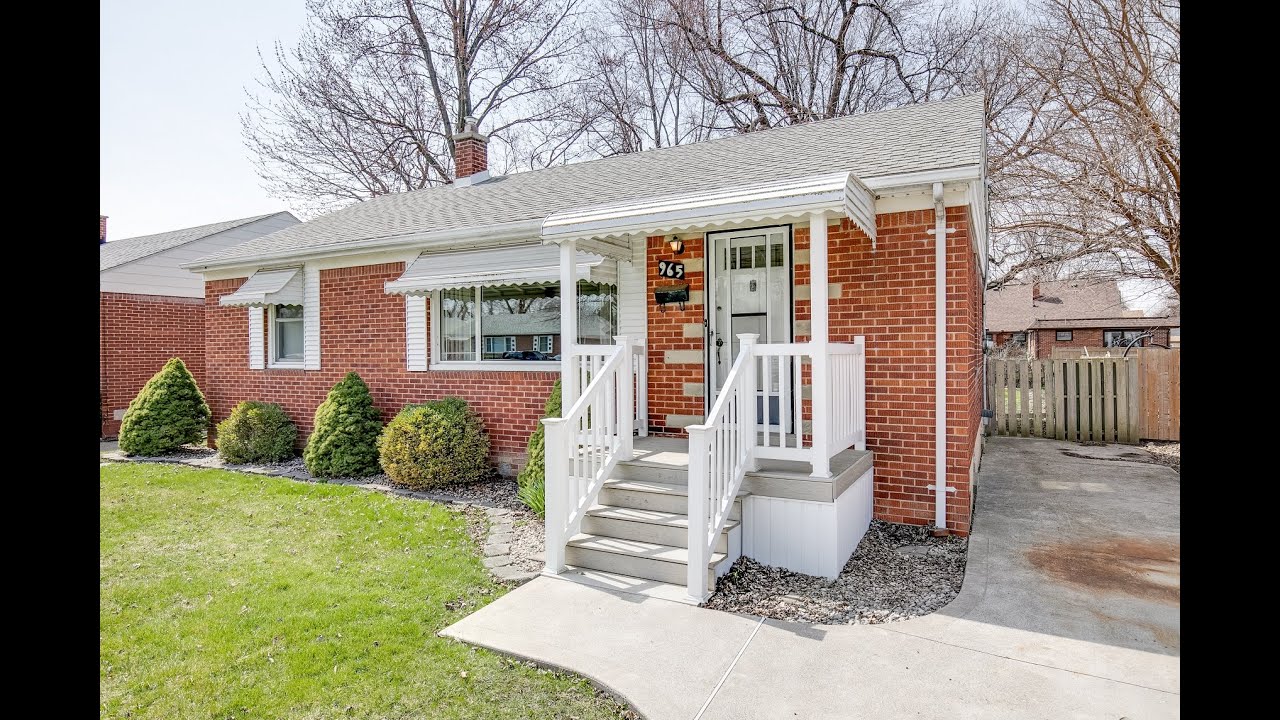 965 Isabelle Place in Windsor, Ontario