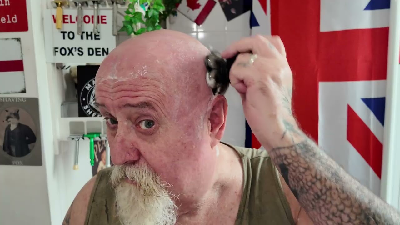 Бритва Veroshave HeadShave, помазок Franks Shaving Brush, мыло GS CottonCandy Soap.