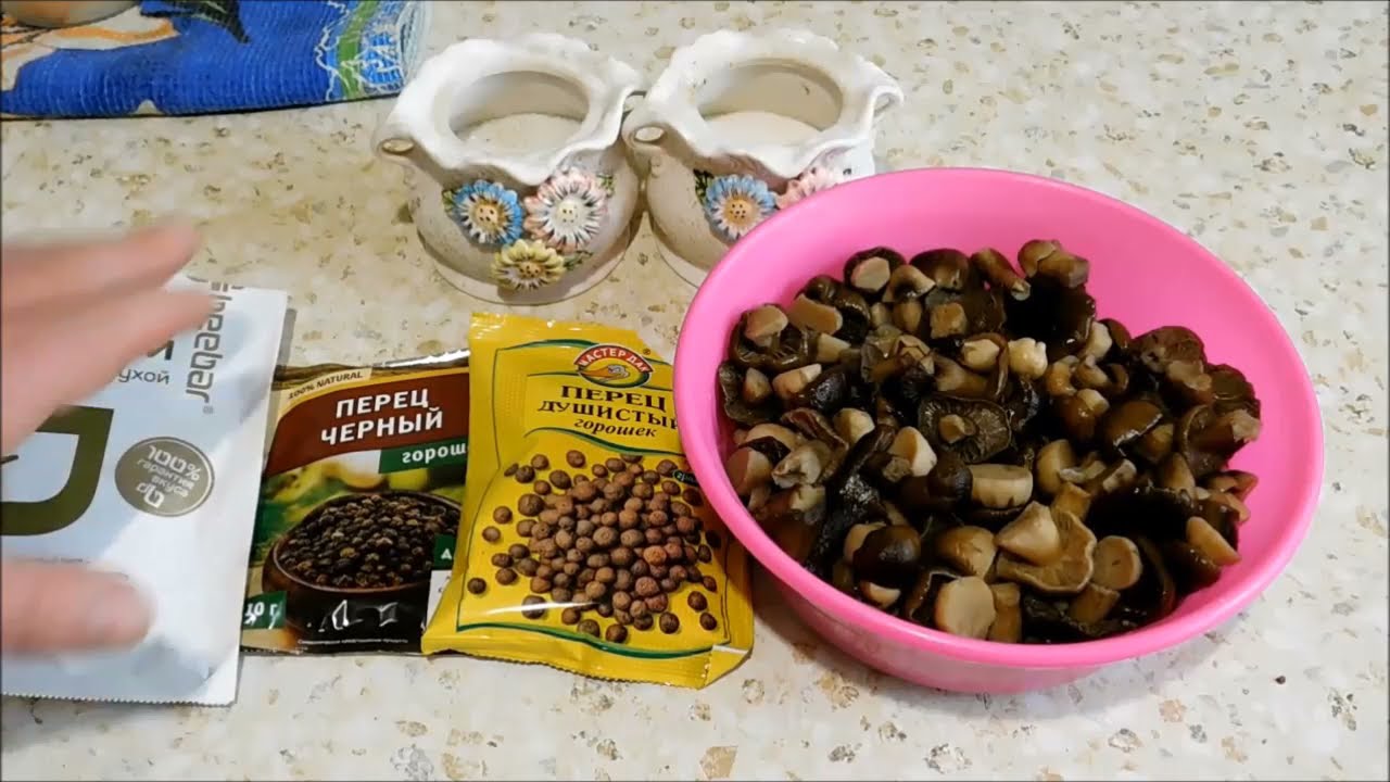 Маринованные грибы зеленки (рядовка зеленая)