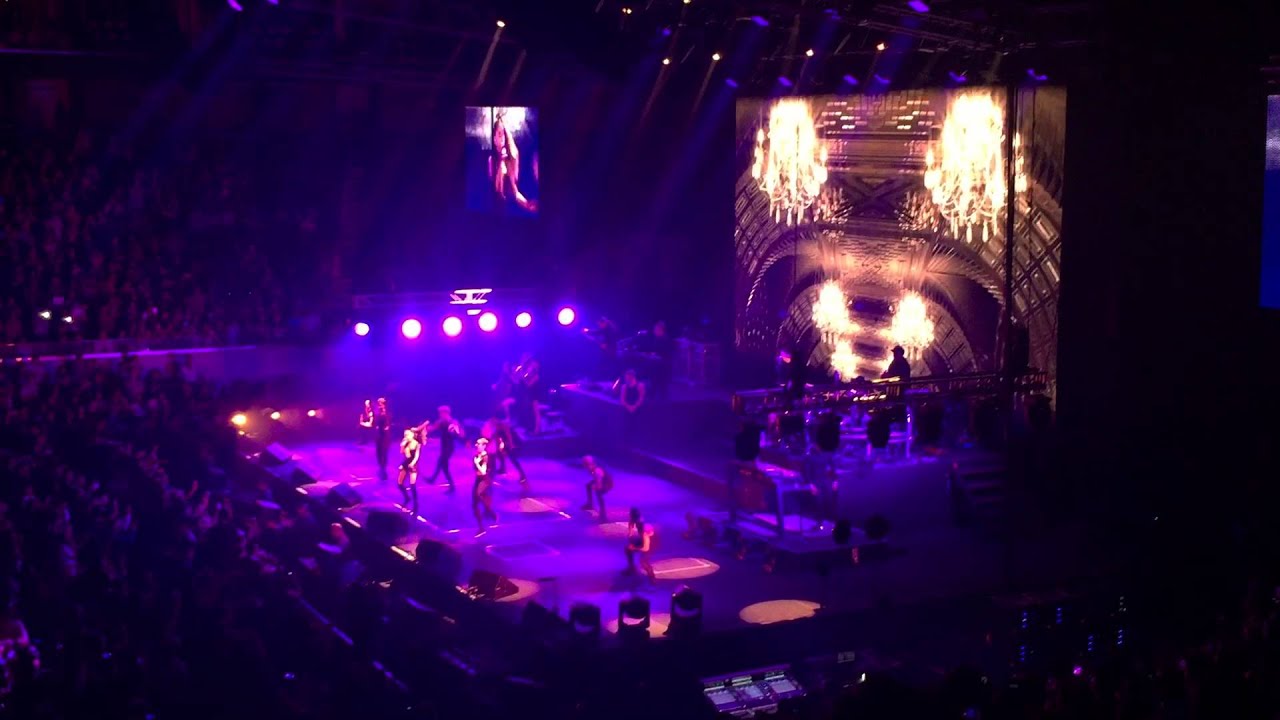 Ariana Grande - Right There (The Honeymoon Tour | MANILA)