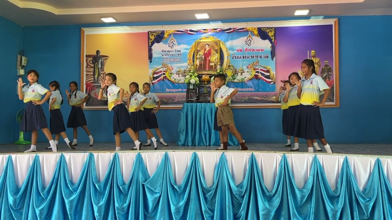 การแสดงวันแม่ชุด กล่อมลูก ชั้นประถมศึกษาปีที่ ๓ โรงเรียนบ้านเพ็กคำบากหายโศก#เต้นเพลงวันแม่