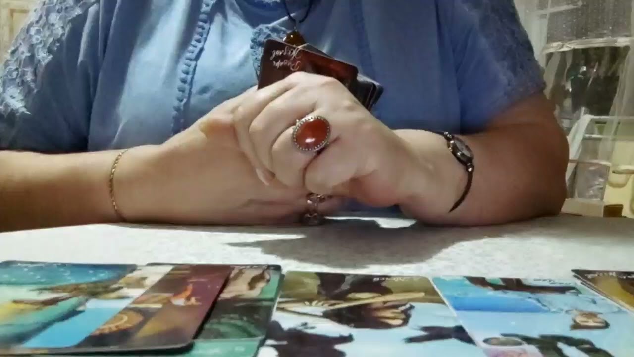 Какие чувства испытывает Крестовый Король к Червовой Даме и какие к другой женщине.