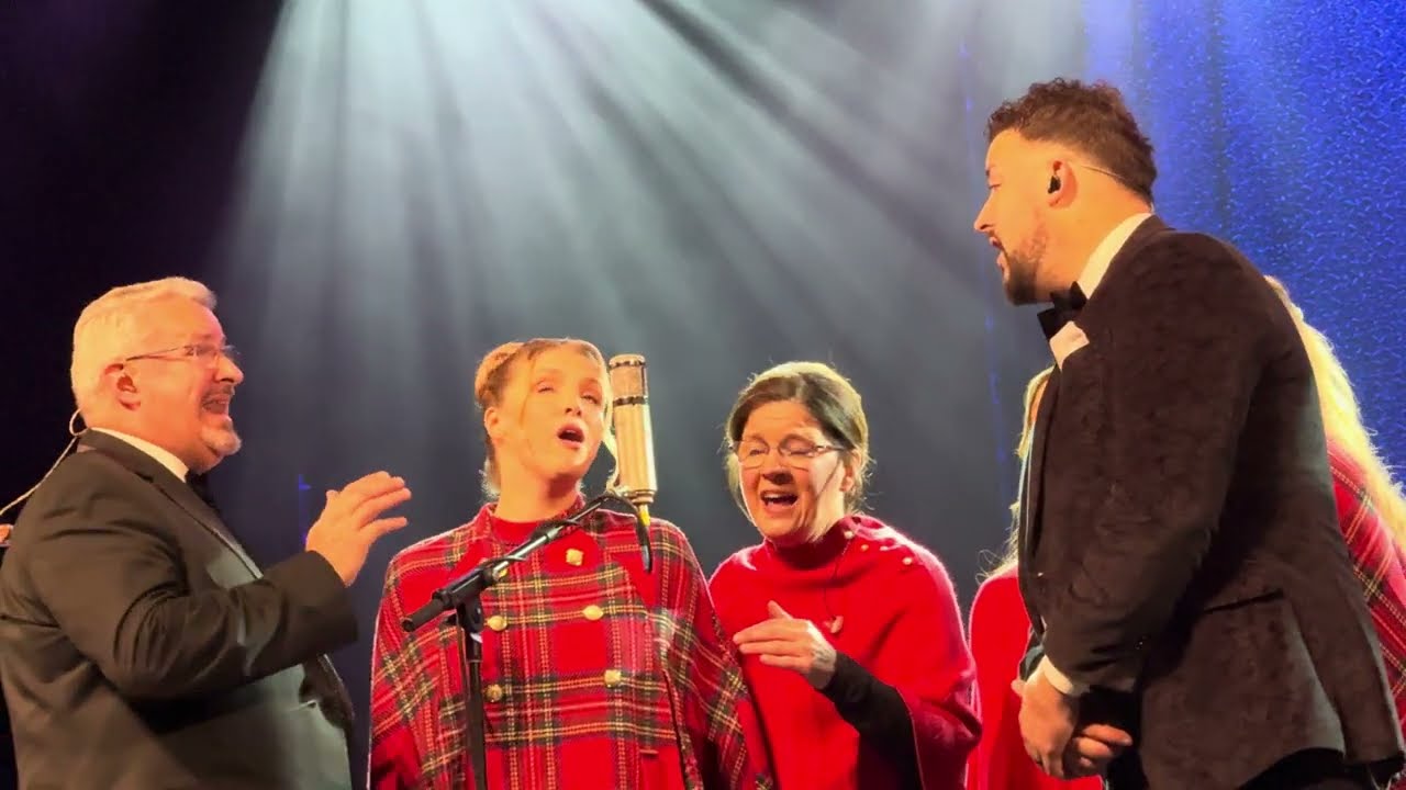 The Collingsworth Family / Angels We Have Heard On High, I Wish It Could Be Christmas Forever