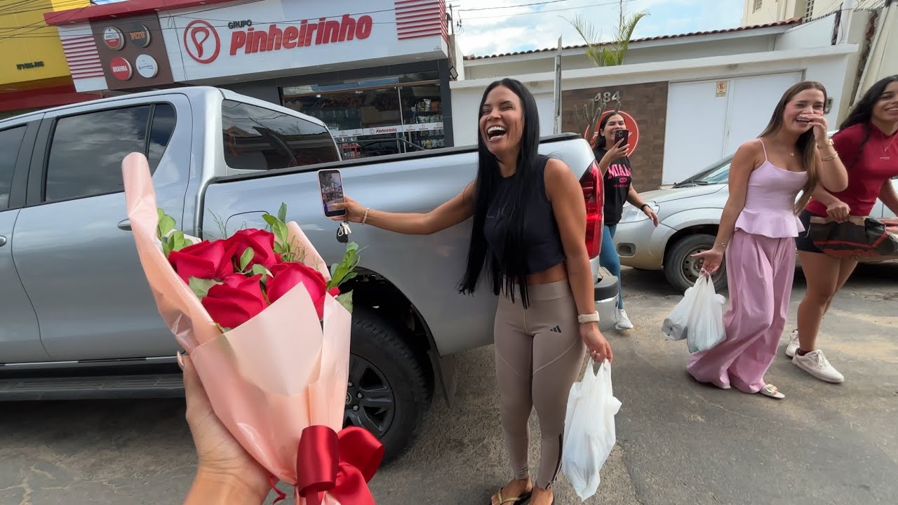 PRESENTEEI VANESSA COM UM BUQUÊ 💐 