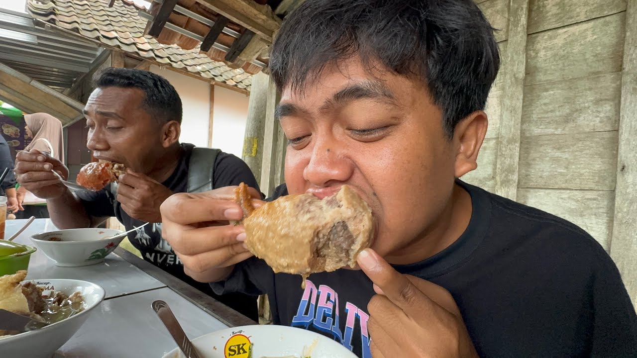 BAKSO IGA DI DESA INI RAMAINYA NGALAHIN BAKSO YANG ADA DI KOTA ! 🤤🌨🌧🌦